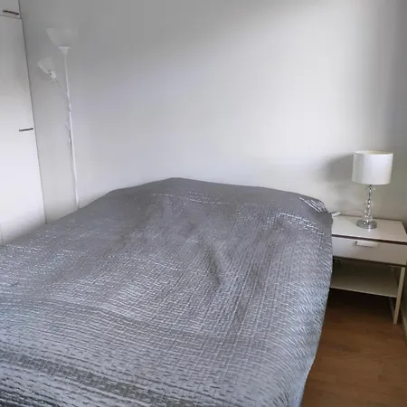 Terassilla & Parkkipaikalla * 艾斯堡