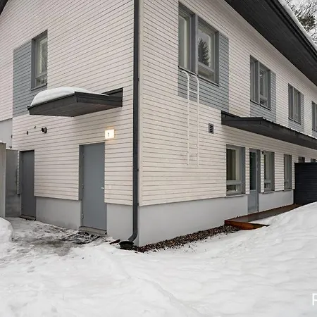 Terassilla & Parkkipaikalla Lejlighed Espoo